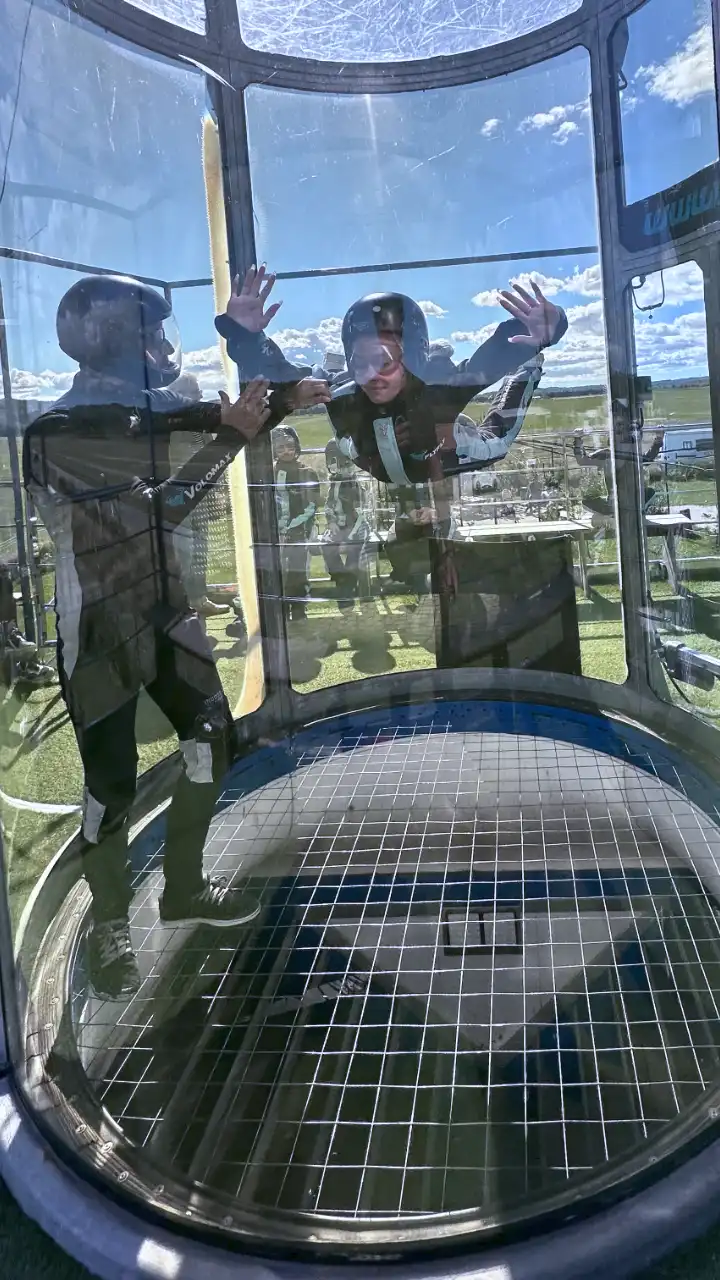 Couverture vidéo — vol en soufflerie au simulateur de chute libre Volomax Pujaut