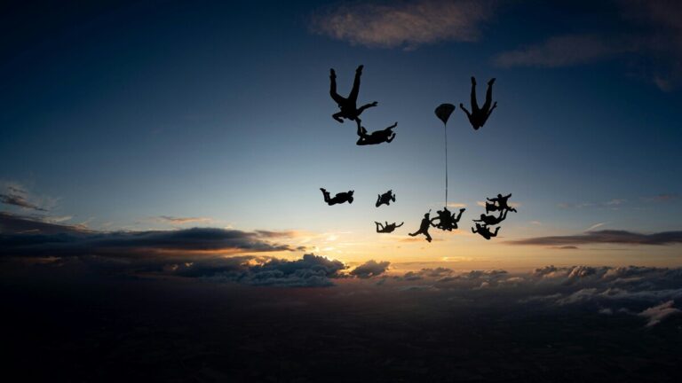 Premier saut en parachute : le guide complet