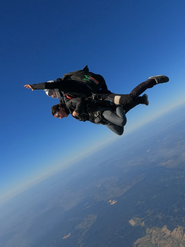 Saut en parachute tandem depuis Aix-en-Provence, vue sur la Sainte-Victoire et la Provence