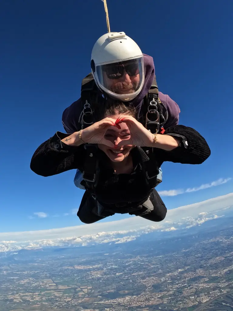 Saut en parachute tandem depuis Montpellier, chute libre au-dessus de la Provence