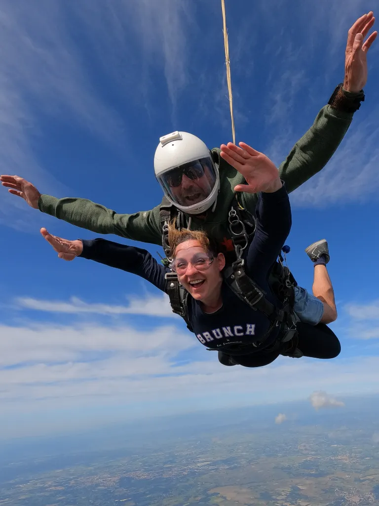 Saut en parachute tandem pour les résidents PACA, chute libre au-dessus de la Provence