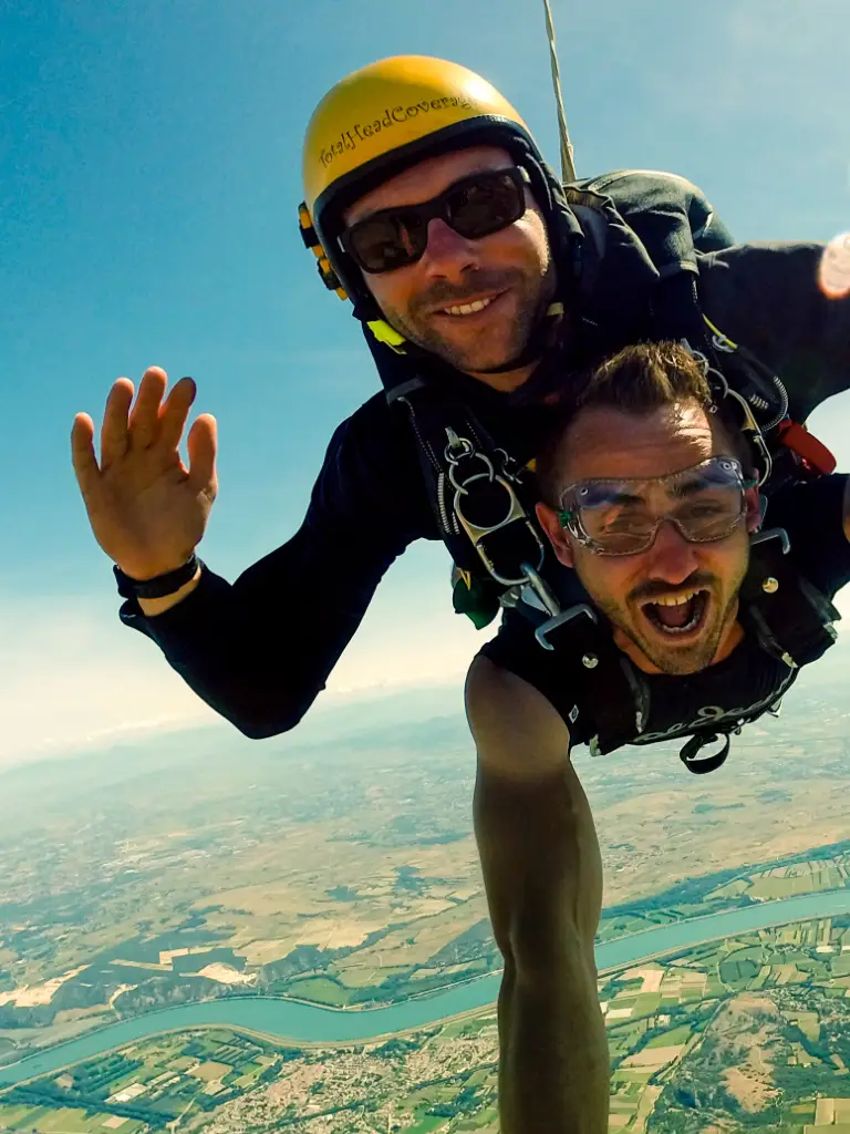 Saut en parachute tandem depuis Valence, chute libre au-dessus de la vallée du Rhône