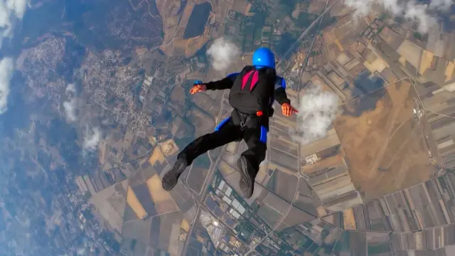 Saut en parachute tandem à Pujaut — vidéo Volomax, aérodrome du Gard