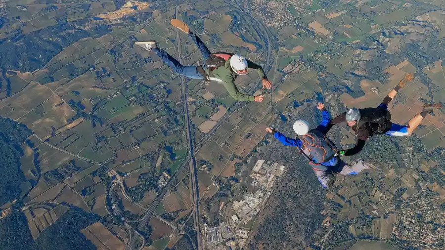 Premier saut en parachute Pujaut — saut d'initiation en vidéo, aérodrome de Pujaut