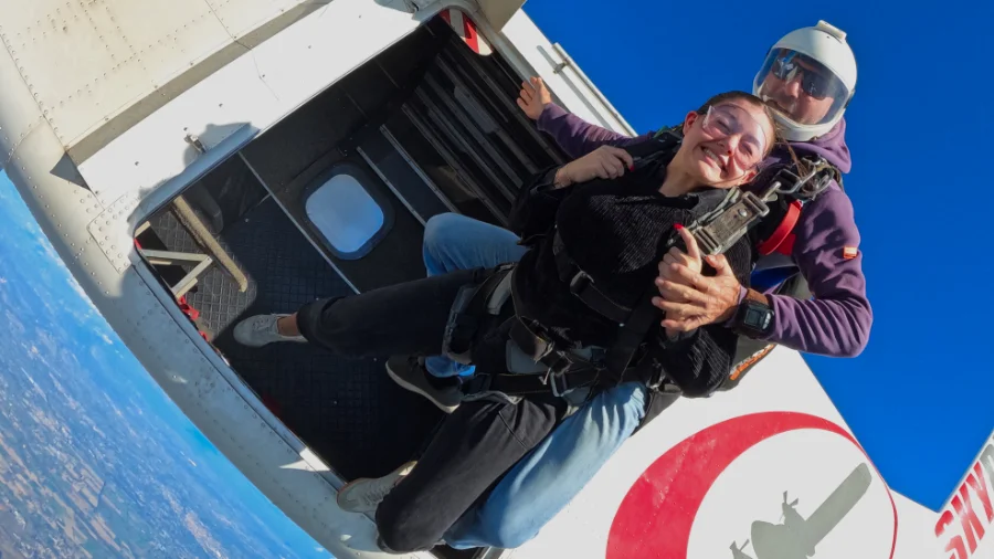 Saut en parachute tandem dans le Sud de la France — vidéo Volomax, aérodrome du Gard